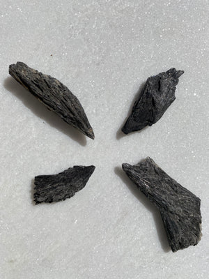 Kyanite Black - Small