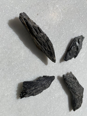 Kyanite Black - Small