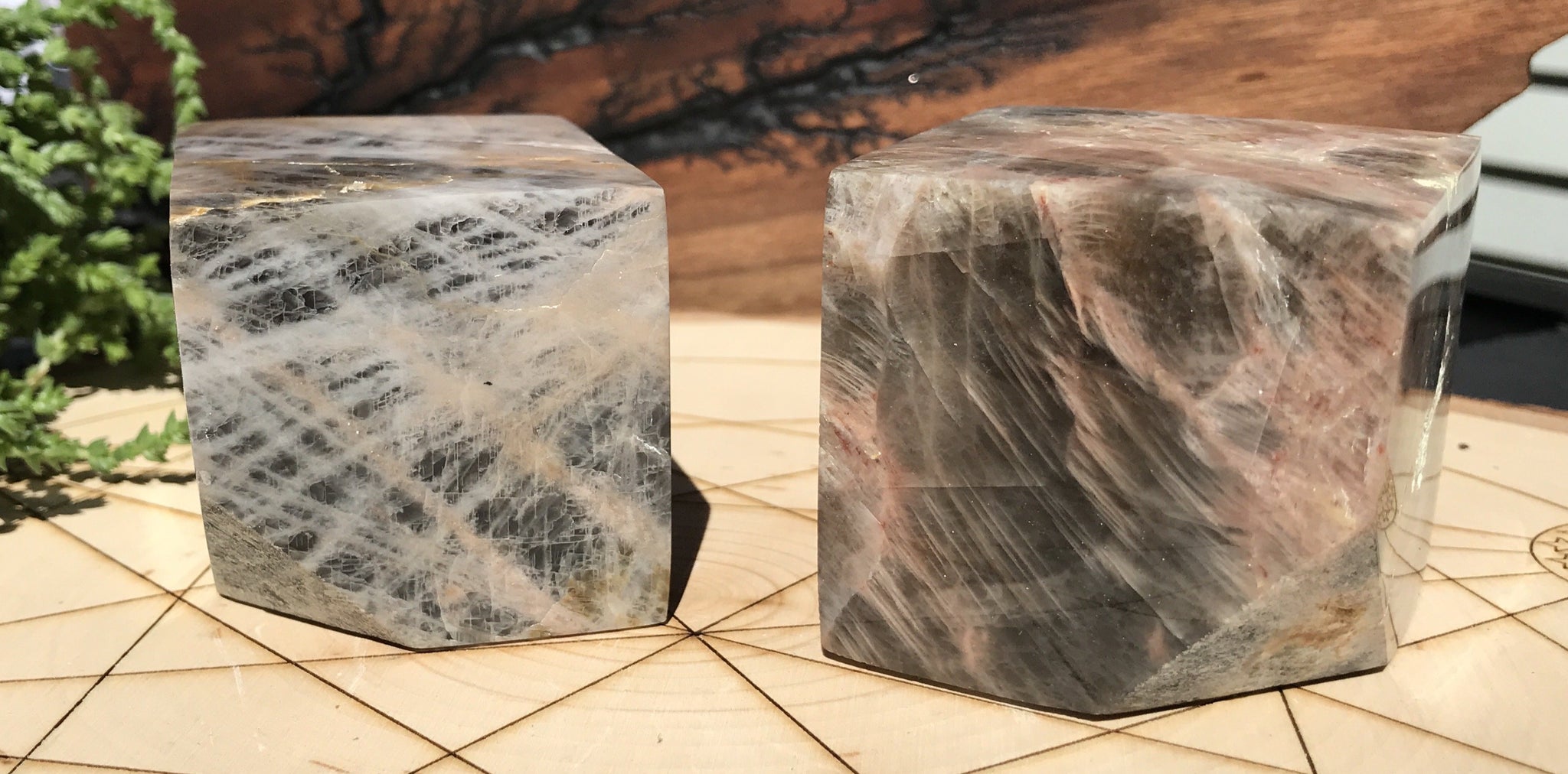 Moonstone Black - Cube Small