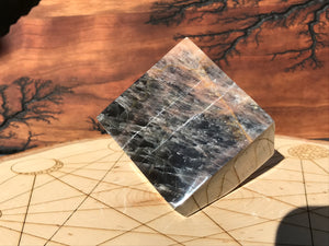 Moonstone Black - Cube Large